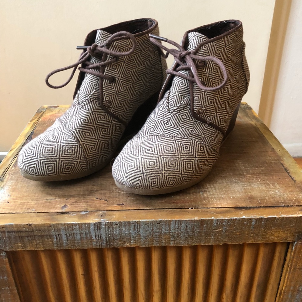 Toms wedged Boots